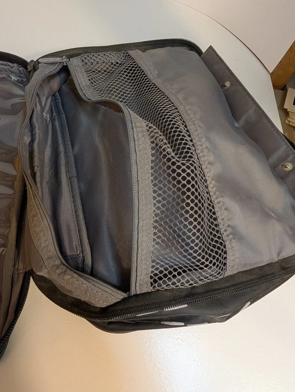 Thirty-One Black White Travel Cosmetic Makeup Organizer Toiletry Bag Case